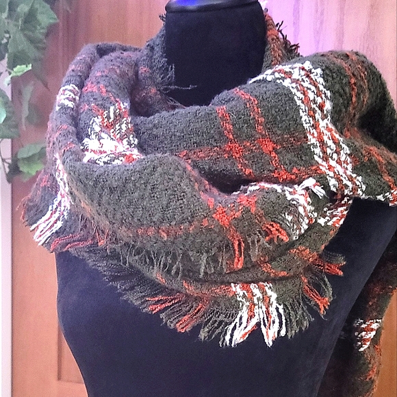 SCARF - Picture 2 of 4